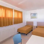 アルベルゲ イントゥルホーヴェン ホステル *