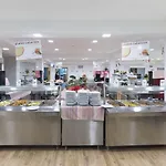 アルベルゲ イントゥルホーヴェン ホステル *