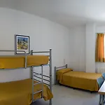 アルベルゲ イントゥルホーヴェン ホステル *