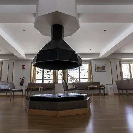 アルベルゲ イントゥルホーヴェン ホステル *