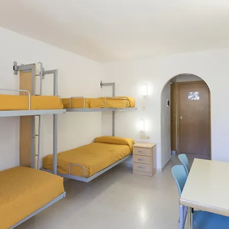 アルベルゲ イントゥルホーヴェン ホステル *