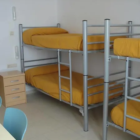 アルベルゲ イントゥルホーヴェン ホステル シエラネバダ